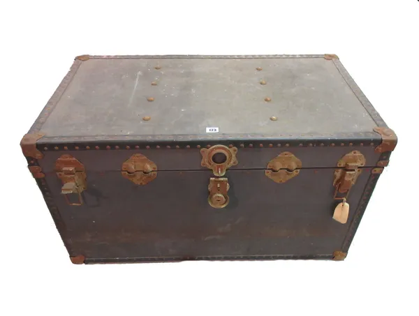 A mid-20th century leather and brass bound travelling trunk, 92cm wide x 53cm high.    H2