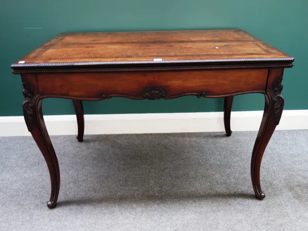 An early 19th century mahogany supper table, the fold-out rectangular top on carved cabriole supports, 109cm wide x 71cm high.