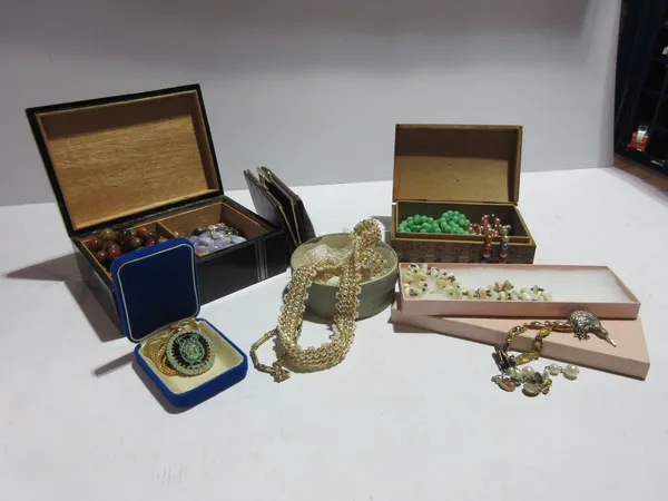 Costume jewellery, including; a gilt belt, beads, brooches and sundry, (qty).  CAB