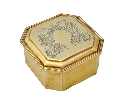 A Britannia Standard silver gilt octagonal box and cover, the cover engraved with feathered sprays in the mid 17th century taste, wooden lined within,
