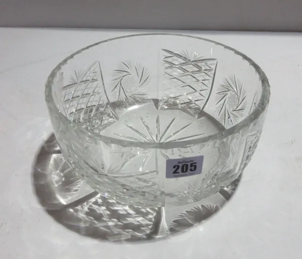 Glassware, including; bowls, dishes, vases and sundry, (qty).  S5T