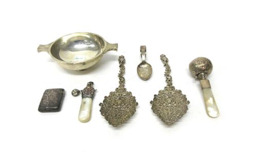 Silver, comprising; a rectangular vesta case with engraved decoration Birmingham 1899, a pair of cast spoons with cherub motifs and pierced decoration