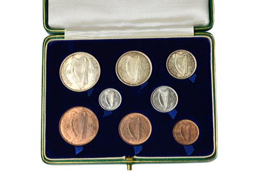 An Irish eight coin specimen set 1928, with the original green case, detailed Irish Free State.  Illustrated