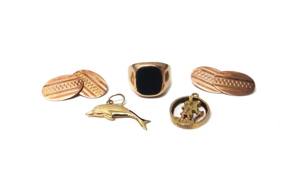 A 9ct gold and bloodstone set signet ring, ring size K and a half, a pair of 9ct gold oval cufflinks, having engine turned decoration, Birmingham 1921