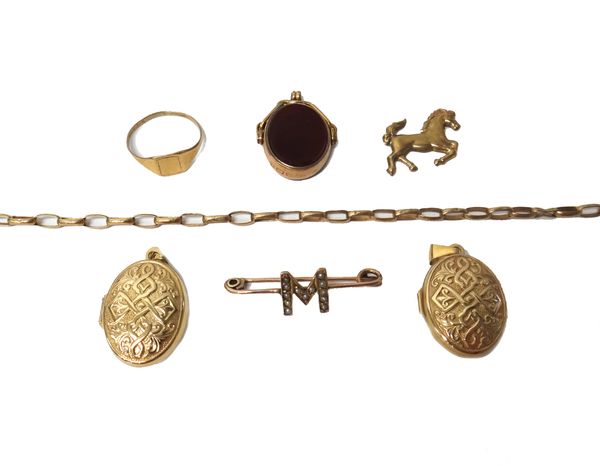 Mostly 9ct gold jewellery, comprising; two oval pendant lockets, a horse charm, a bloodstone and cornelian oval rotating fob, Birmingham 1904, a small