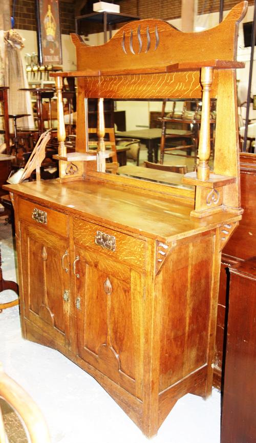 An Arts and Crafts oak mirror back dresser, with pair of drawers over cupboards, 122cm wide x 177cm. H8