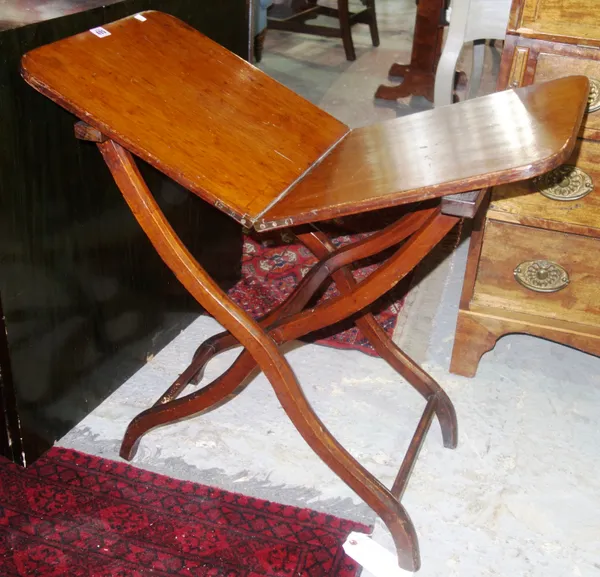 A George III mahogany coaching table, 85cm wide open.   G8