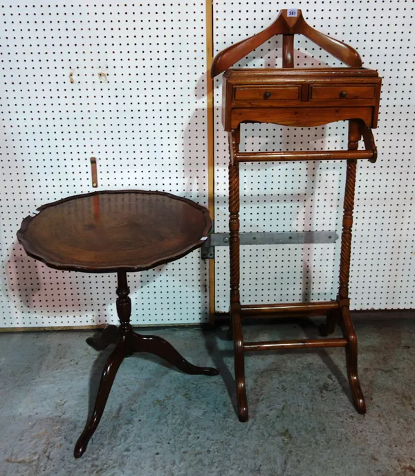 A 20th century hardwood butler's clothes stand and a 20th century tripod table, (2).   E5/D6