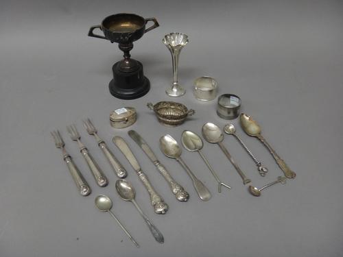 Silver and silver mounted wares, comprising; a set of six apostle ended teaspoons and a matching pair of sugar tongs, Sheffield 1918, with a case, a t