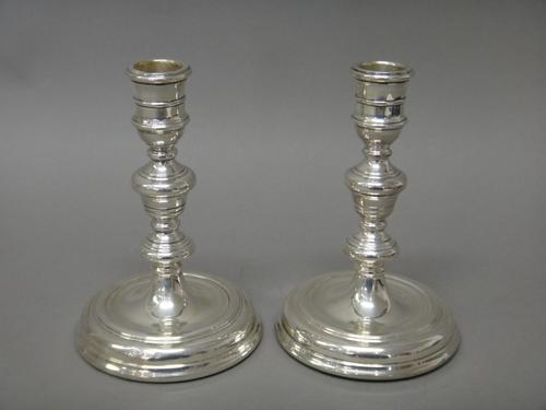 A pair of silver table candlesticks, in an early 18th century design, on a circular base (loaded), London 1970, height 14cm, (pair).