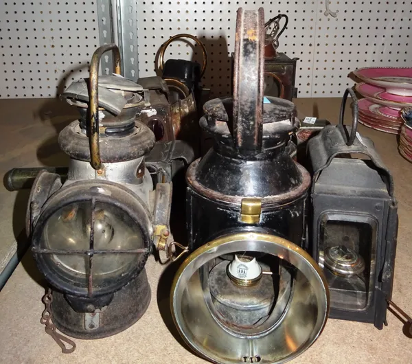 A quantity of assorted early 20th century bicycle, railway and other lamps, (qty).  S4T