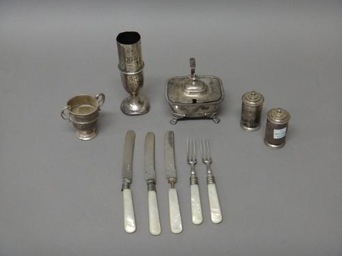 Silver and silver mounted wares, comprising; a mustard pot raised on four paw feet, London 1906, with a glass liner, a pair of pepperettes, London 193