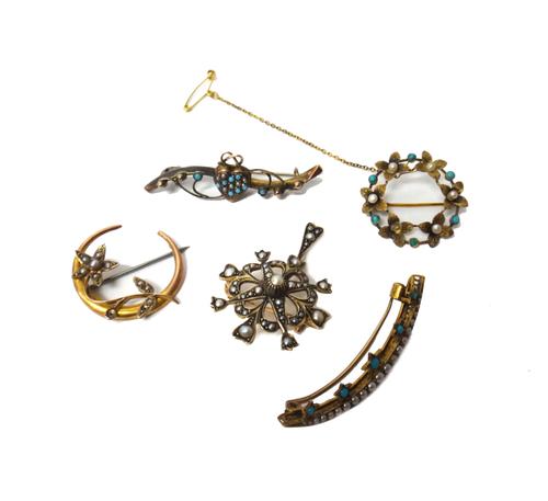 A gold, turquoise and seed pearl brooch, designed as a wreath (one pearl lacking), a gold and seed pearl set pendant brooch, in a pierced design, a 9c