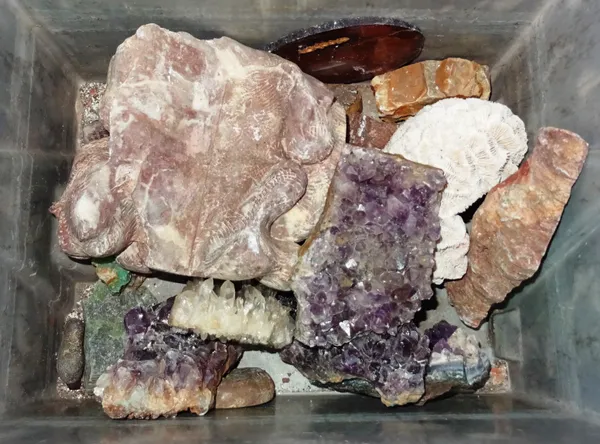 Rocks and mineral samples, including amethyst, quartz and others, (qty).   S2B