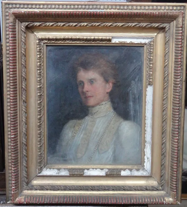 English School (circa 1900), Portrait of a lady, oil on canvas, 24cm x 19cm.  J1