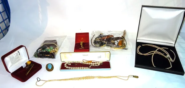 A group of 20th century assorted costume jewellery (qty).  CAB