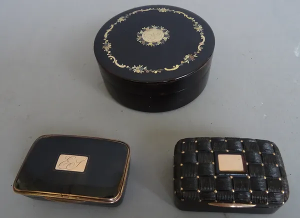 A Continental gold mounted tortoiseshell snuff box, 19th century, with a basket weave hinged lid, 5.5cm wide, another similar of plain rectangular for