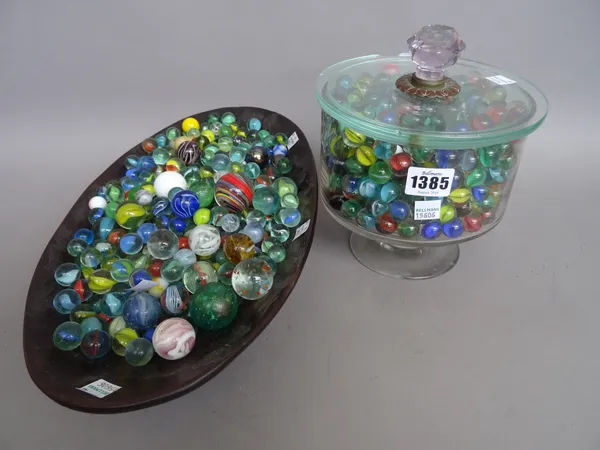A large collection of marbles, mainly 1970's, also including some earlier hand blown examples. (qty)