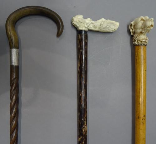 A horn mounted lady's cane, late 19th century, with shepherd's crook handle and partially carved spiral twist hardwood cylindrical shaft (92cm), a Vic