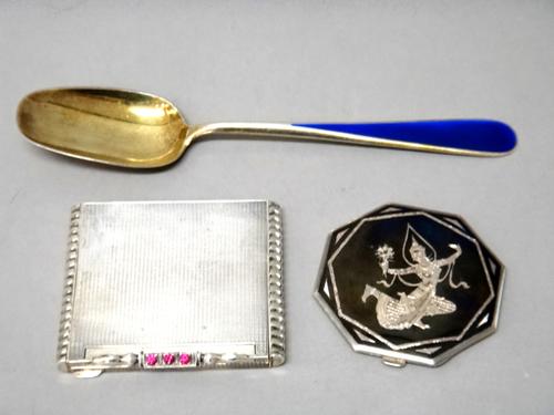 Foreign wares, comprising; a lady's red gem set Art Deco powder compact, with engine turned decoration, detailed Sterling Italy 925, an octagonal niel