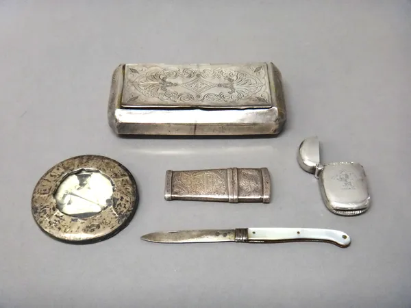 A Spanish cut cornered rectangular hinge lidded snuff box, having engraved decoration and silver and foreign mounted wares, comprising; a lancet blade