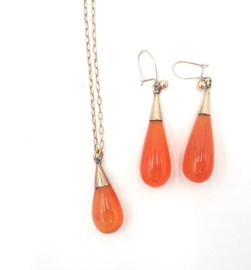 A gold mounted drop shaped cornelian pendant, with an oval link neckchain, on a boltring clasp, detailed 9 CT and a pair of gold mounted drop shaped c