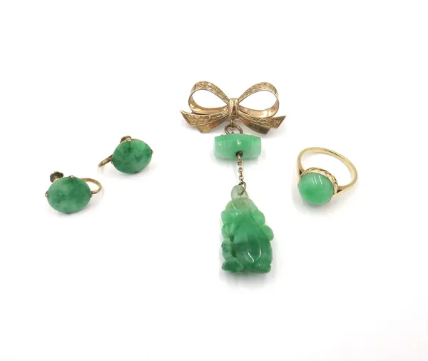 A gold ring, mounted with a circular cabochon jade, a pair of gold mounted jade single stone earrings, each mounted with a circular jade cabochon and