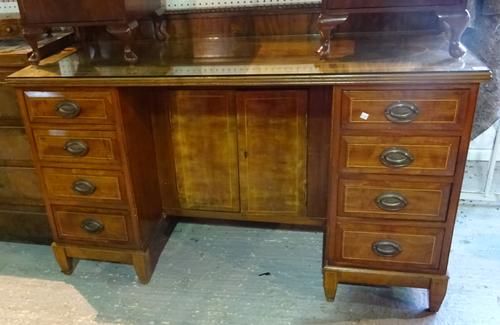 An Edwardian mahogany and box strung kneehole dressing table, with ledge back 144cm wide.  A7