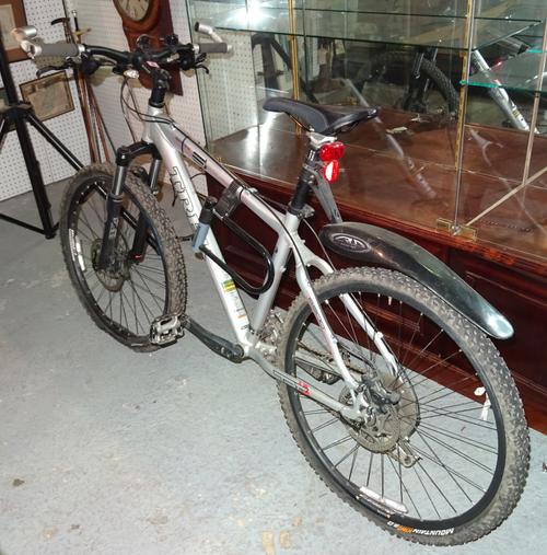 Trek 6 Series, a 20th century push bike.   CAB