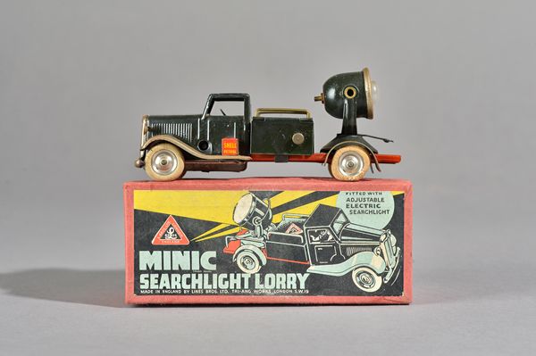 A Triang Minic pre-war No 49me searchlight lorry, green body, with instructions, key and box.  Illustrated.