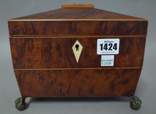 A late Regency yew wood tea caddy of sarcophagus form on brass ball and claw feet (21cm wide), a gilt metal two division inkwell with 'dog' cast finia