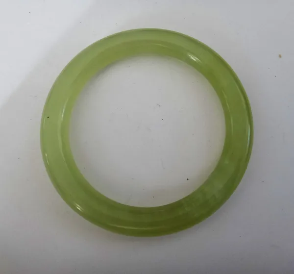 A jade circular bangle, diameter 7cm, internal diameter 5.3cm, weight 34 gms.