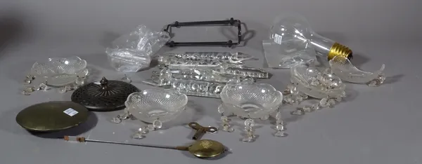 Collectables, including; snooker balls, chandelier drops, light fittings, glass bottle stoppers, light bulb and sundry, (qty), (a.f.).   S4B