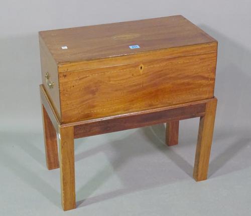 An Edwardian mahogany and satinwood inlaid lift top box on stand, 55cm wide x 58cm high.  A4