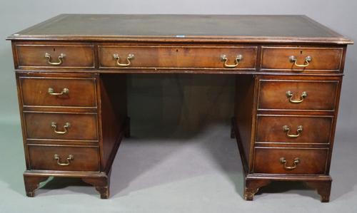 An early 20th century mahogany pedestal desk with green leather inset top on bracket feet, 137cm wide x 75cm high.   F4