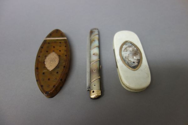 A gold mounted curved rectangular ivory hinge lidded toothpick box, fitted with a glazed locket compartment to the lid, a gold mounted oval tortoisesh