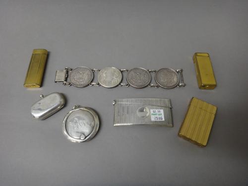 Silver, comprising; a curved rectangular visiting card case, having engine turned decoration, Birmingham 1910, a circuclar powder compact, a sovereign