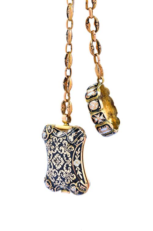 A gold and enamelled shaped rectangular pendant vinaigrette, probably Continental mid 19th century, with a scroll pierced and engraved gilt grille, th