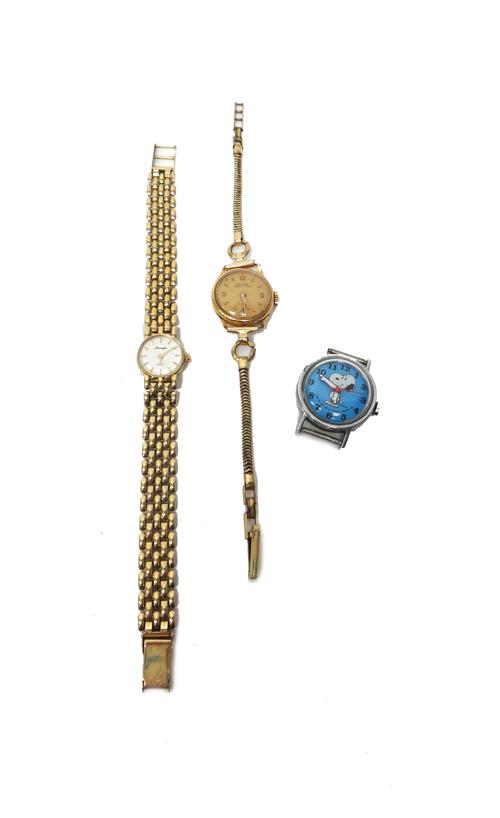 A Docker gold circular cased lady's wristwatch, the caseback detailed 18 K 0,750, on a gilt metal Brazil link bracelet, a Sovereign 9ct gold lady's br
