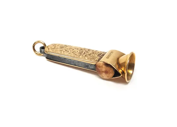 A Victorian 15ct gold mounted hinged cigar cutter, having feathered scroll engraved decoration, Birmingham 1899.  BC50