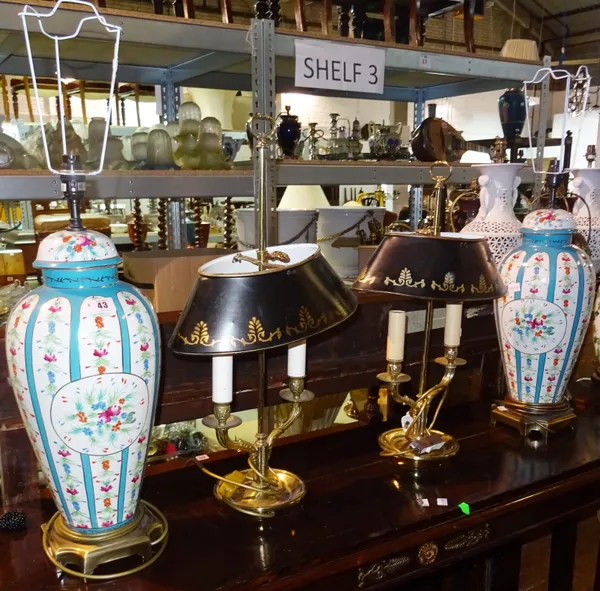 A pair of 20th century Paris porcelain style blue and floral decorated table lamps (47cm) and a pair of brass bouillotte style lamps with tole peinte