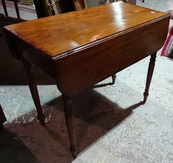 A Regency mahogany and rosewood Pembroke table on ring turned legs, (a.f.), 82cm wide.  I4