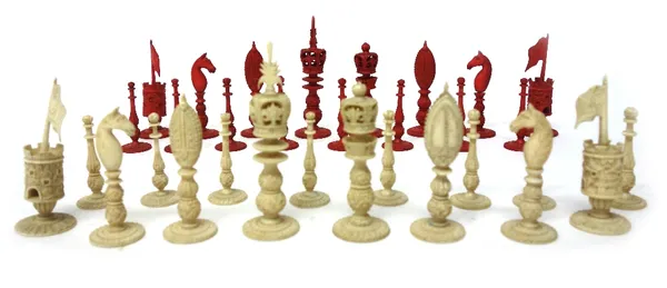 A Chinese export stained ivory chess set, 19th century, the Kings and Queens with crown finials, the rooks as castles with flags, the King 9.5cm high.
