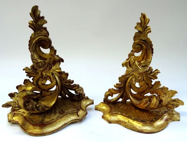 A pair of Rococo Revival gilt wall brackets, with acanthus carved decoration, 20cm wide x 24cm high, (2).