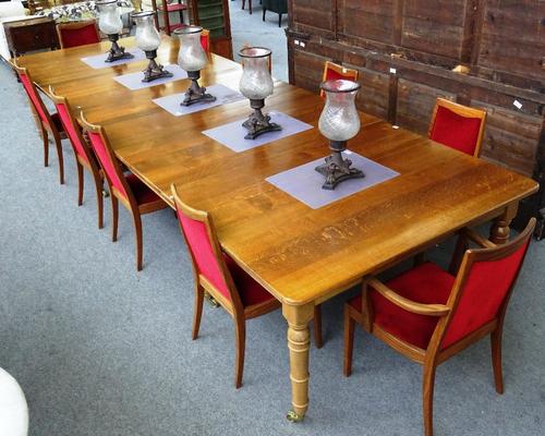 'Russell G. Walker, Cabinet Maker, Nunthorpe, North Yorkshire', a 20th century oak extending dining table, the rounded rectangular top on eight turned