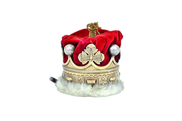 A silver and silver gilt mounted ermine and red velvet crown, having four balls and four strawberry leaves denoting a Marquess, London 1936, approx di