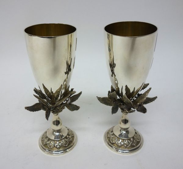 A pair of Aurum silver goblets, each detailed Made to Commemorate The Huguenot Tercentenary 1985, London 1986, combined weight 697 gms, (2)