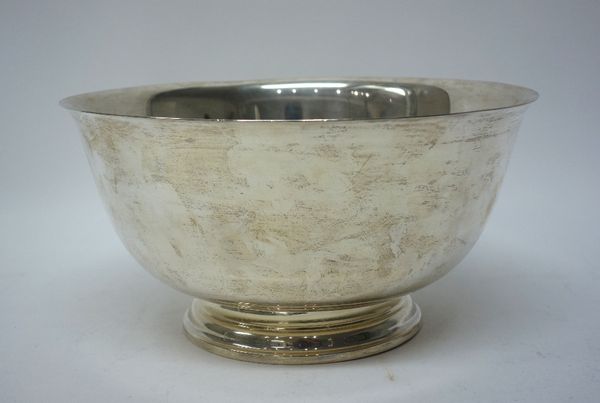 A silver large bowl of plain circular form, raised on a circular foot, diameter 29cm, detailed Paul Revere Reproduction, International Sterling, weigh