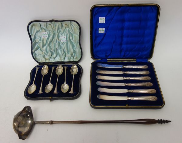 A set of six Victorian silver coffee spoons, London 1895, with a case, a set of six tea knives, with loaded silver handles and with plated blades, She