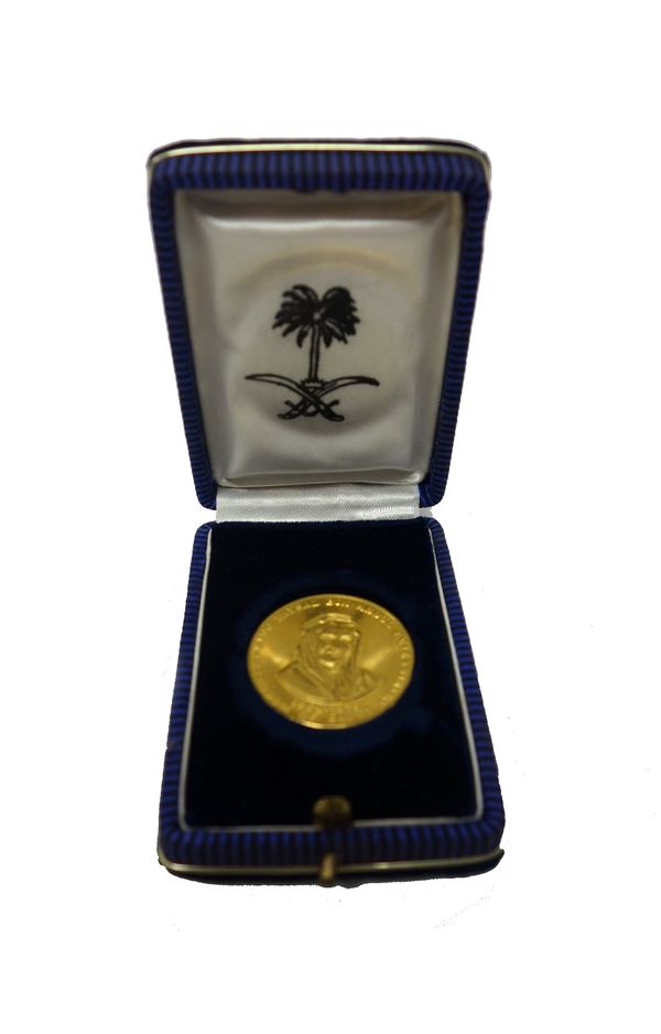 A gold medallion, commemorating King Faysal Bin Abdul Aziz, Kingdom of Saudi Arabia 1964-1975, weight 32 gms, with a case.